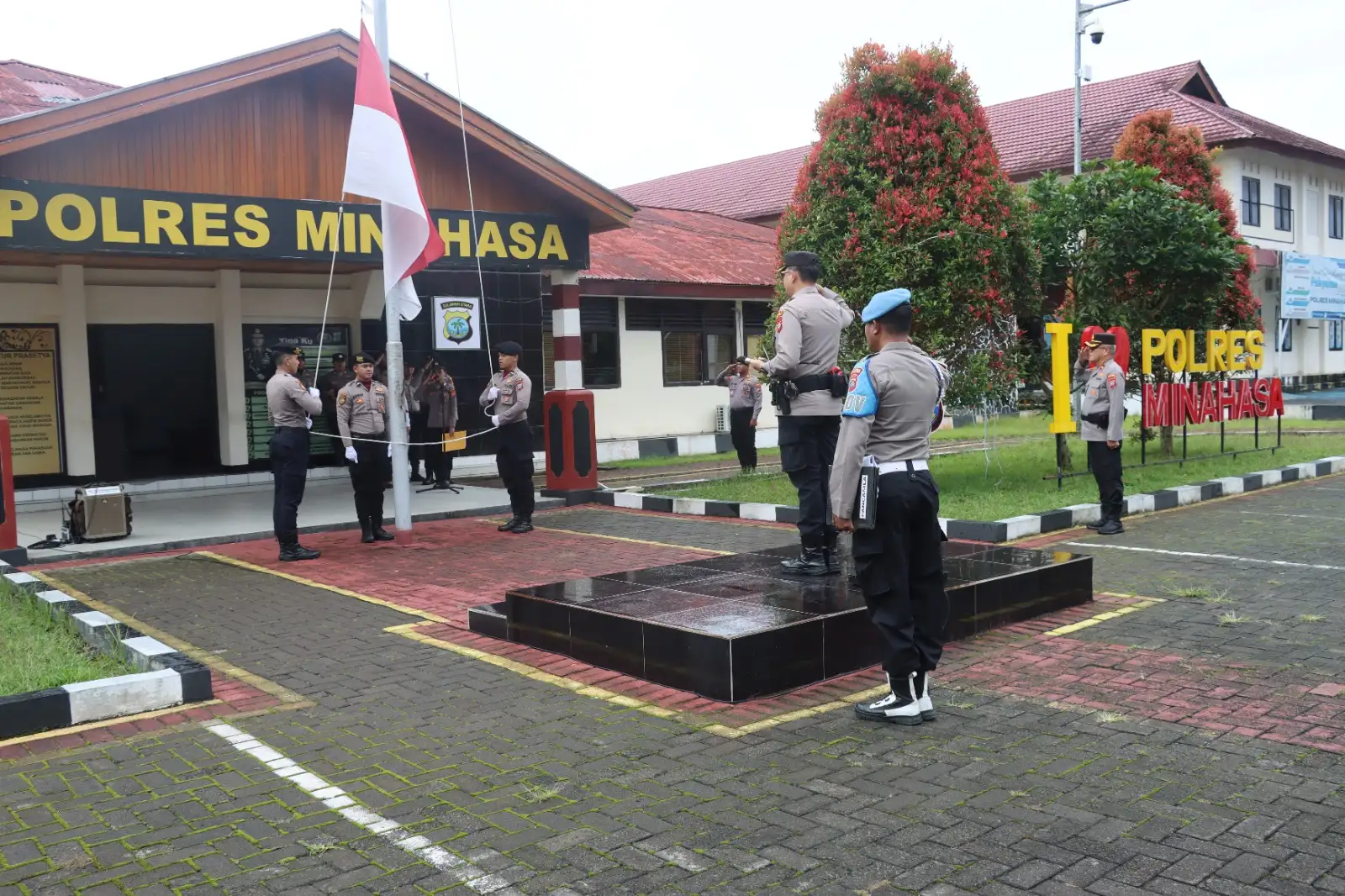 Upacara Kesadaran Nasional dan Penganugerahan Tanda Kehormatan, Kapolres Minahasa Tekankan Integritas dan Loyalitas Personel